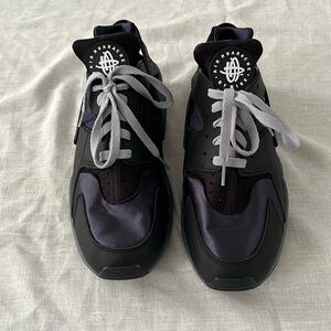 Nike Men’s Air Huaraches - Black / Blue / Grey (Size 11)